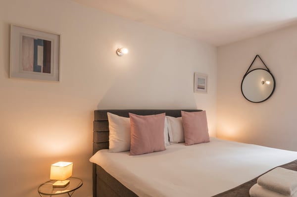 Furnished Service Apartments with view on Lake Geneva and in between vineyards 31