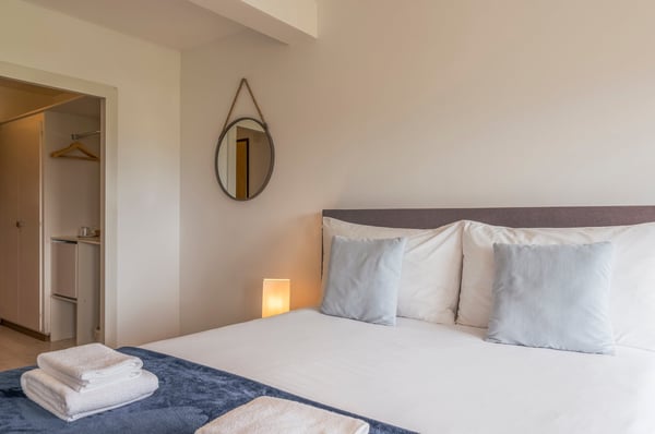 Furnished Service Apartments with view on Lake Geneva and in between vineyards 27