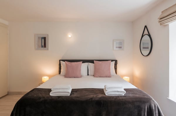 Furnished Service Apartments with view on Lake Geneva and in between vineyards 30