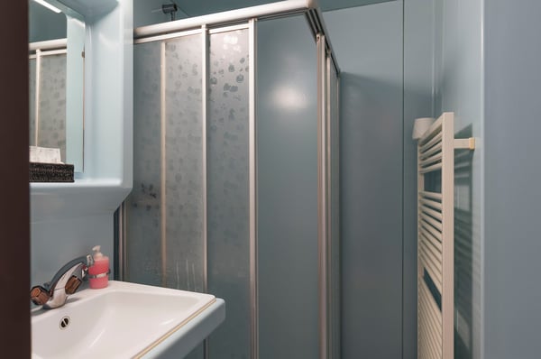 Grande chambre meublée 35 m² avec vue sur le lac, 4 km de Nyon, contrat de 6 mois 7