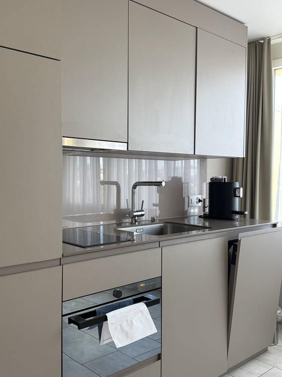 Sky Suite Glattbrugg mit Balkon, Aufenthalt 30 bis 89 Nächte 3