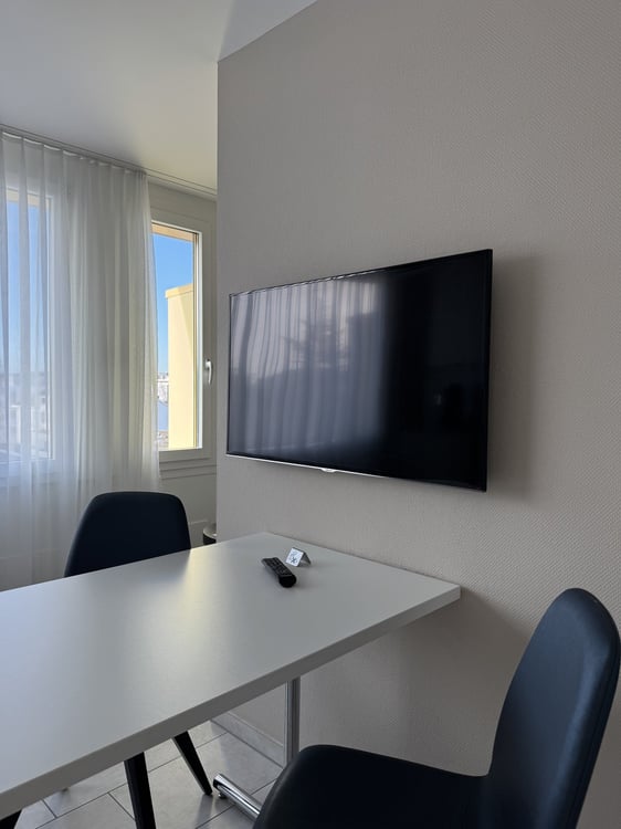 Sky Suite Glattbrugg mit Balkon, Aufenthalt 30 bis 89 Nächte 1