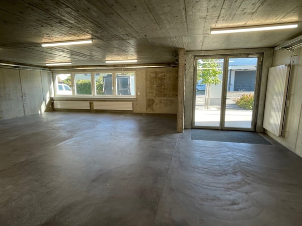 Verkaufsraum / Büro / Atelier / Praxis/ Garagenparkplätze in Ottenbach 7