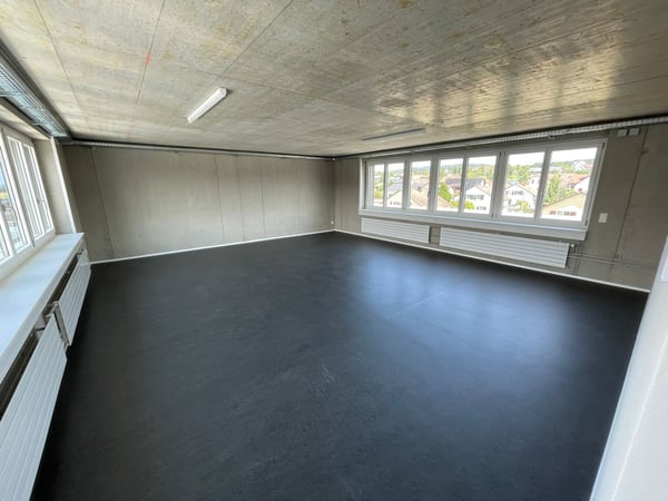 Büros / Atelier /Garagenparkplätze in Ottenbach 2