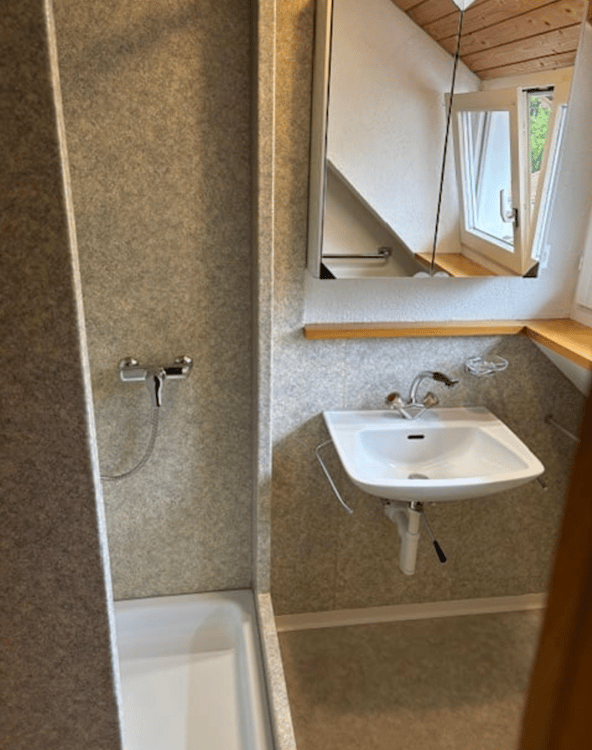 Charmante 1.5-Zimmer-Wohnung mit grosser Terrasse und Einzelgarage in Winkeln 11