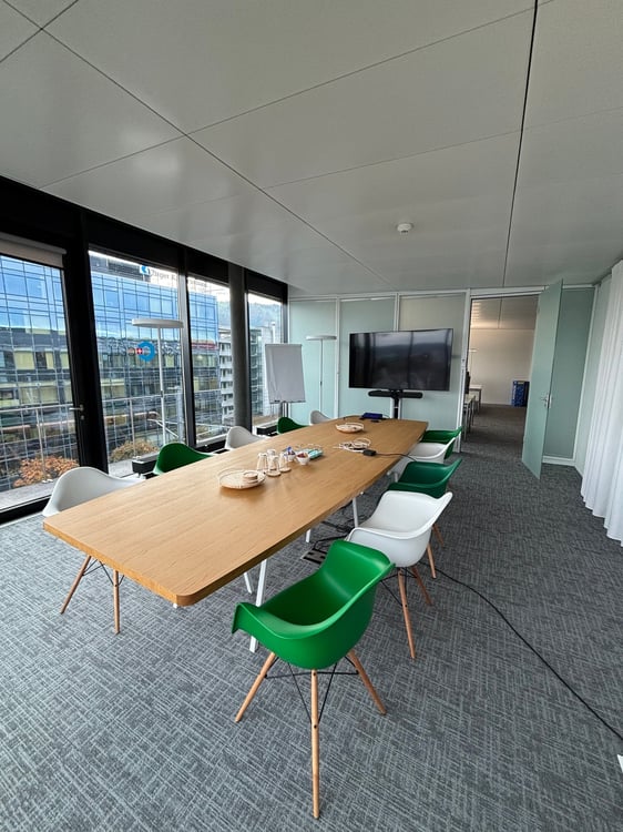 Modernes, möbliertes Büro direkt im Bahnhof Zug – Modern, furnished office in Zug railway station 4