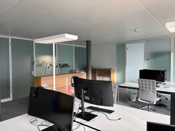 Modernes, möbliertes Büro direkt im Bahnhof Zug – Modern, furnished office in Zug railway station 15