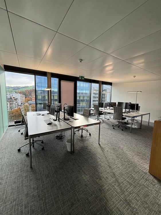 Modernes, möbliertes Büro direkt im Bahnhof Zug – Modern, furnished office in Zug railway station 8