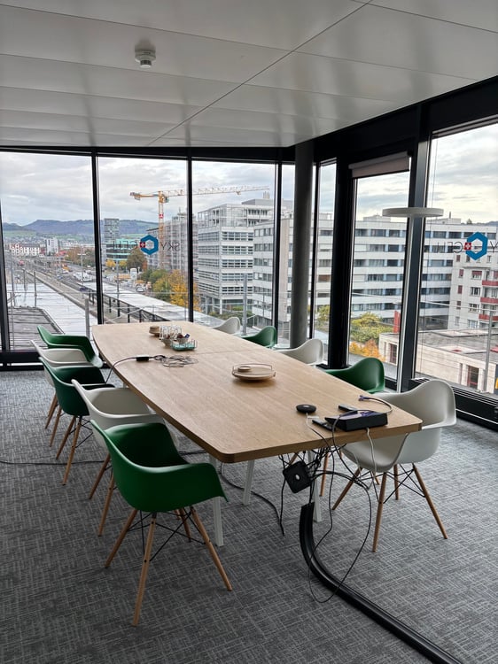 Modernes, möbliertes Büro direkt im Bahnhof Zug – Modern, furnished office in Zug railway station 2