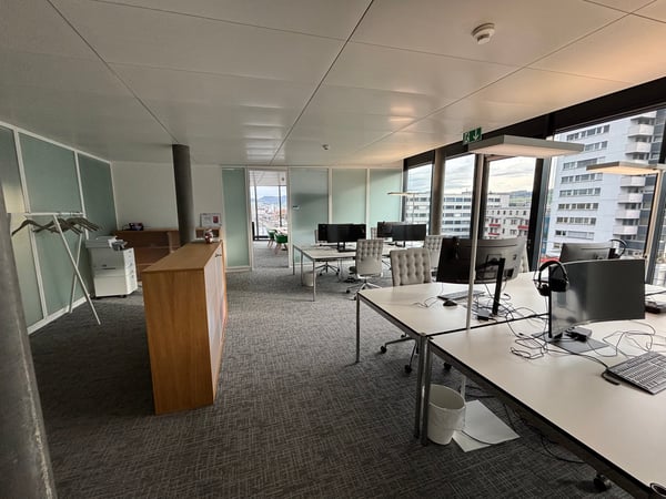 Modernes, möbliertes Büro direkt im Bahnhof Zug – Modern, furnished office in Zug railway station 14
