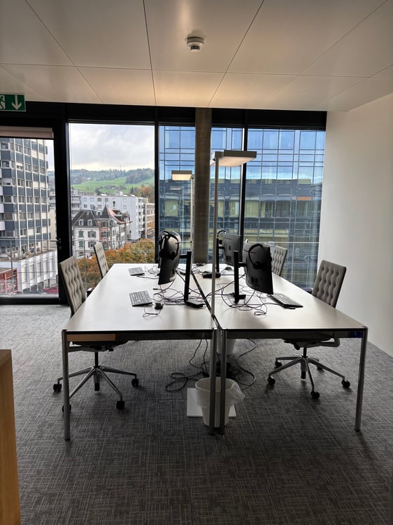 Modernes, möbliertes Büro direkt im Bahnhof Zug – Modern, furnished office in Zug railway station 9