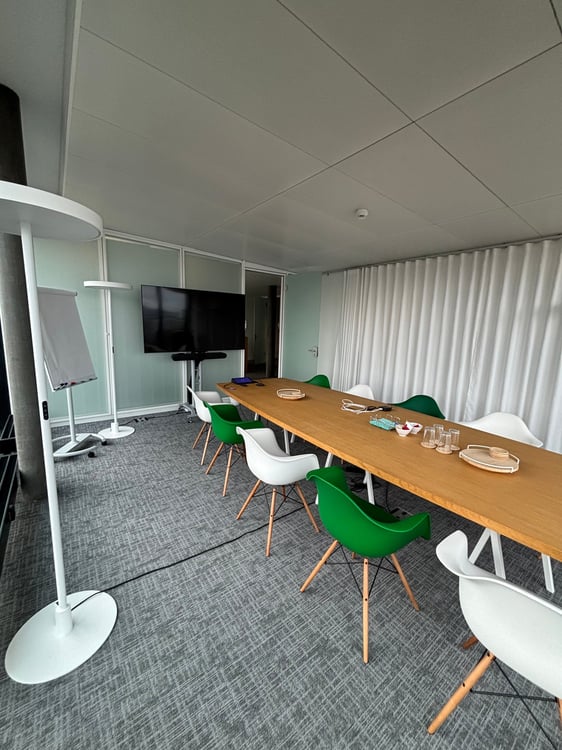 Modernes, möbliertes Büro direkt im Bahnhof Zug – Modern, furnished office in Zug railway station 3