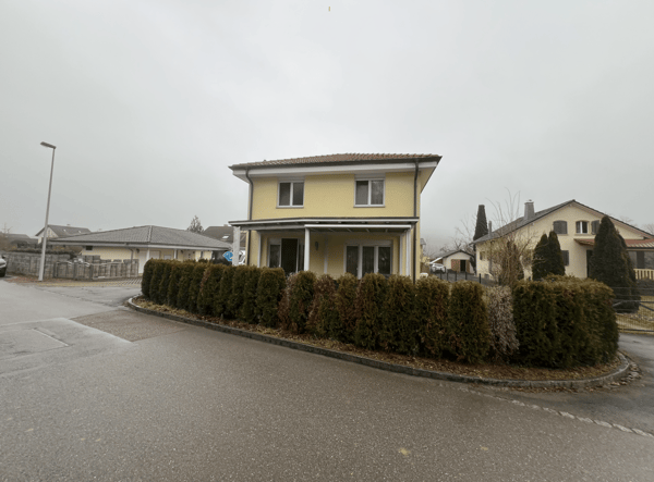 Modernes 1.5-Zimmer-Einfamilienhaus in ruhiger Lage von Eiken 1