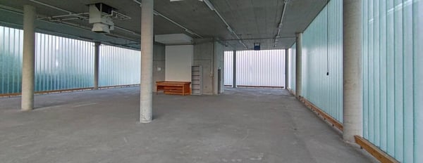 492m2 Lagerfläche mit Warenlift und Treppenhauszugang 1