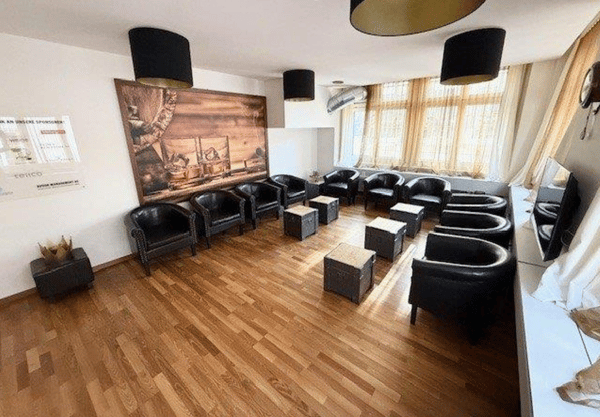 Möblierte Büroräumlichkeiten inkl. Garagenparkplatz zu vermieten an top Lage beim Bahnhof St. Gallen 8