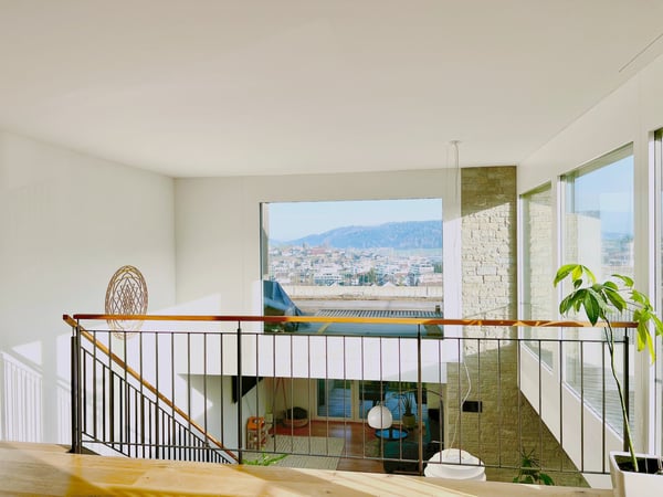 Lichtdurchflutetes 5.5-Zimmer-Haus mit Galerie, doppelter Raumhöhe und Weitsicht 4