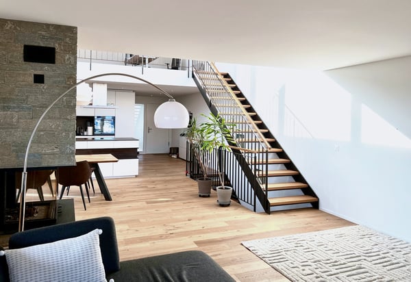 Lichtdurchflutetes 5.5-Zimmer-Haus mit Galerie, doppelter Raumhöhe und Weitsicht 3