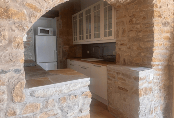 Charmant appartement de 3,5 pièces dans un bâtiment historique à Corcelles NE 4