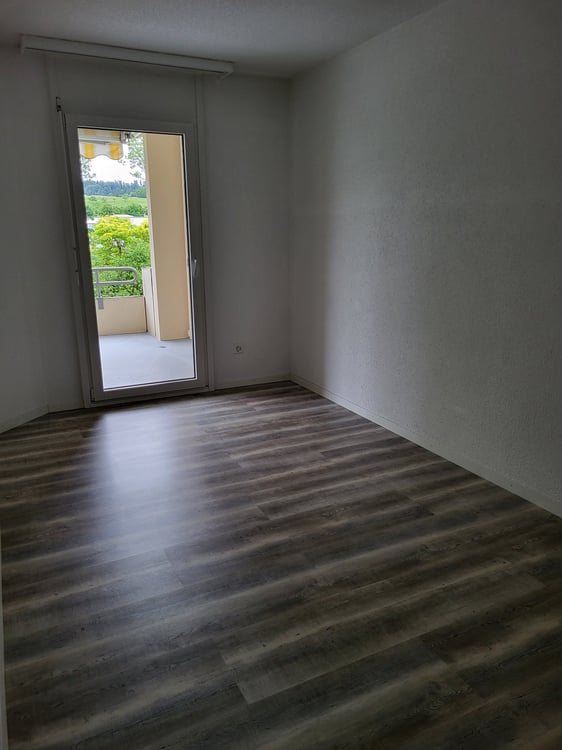 Helle 3.5 Zimmer- Wohnung mit Balkon und top Anbindung an ÖV 3