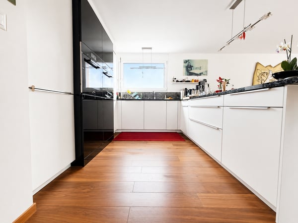 ATTRAKTIVE 5.5-ZIMMER-TERRASSENWOHNUNG MIT HERRLICHER SEESICHT 4