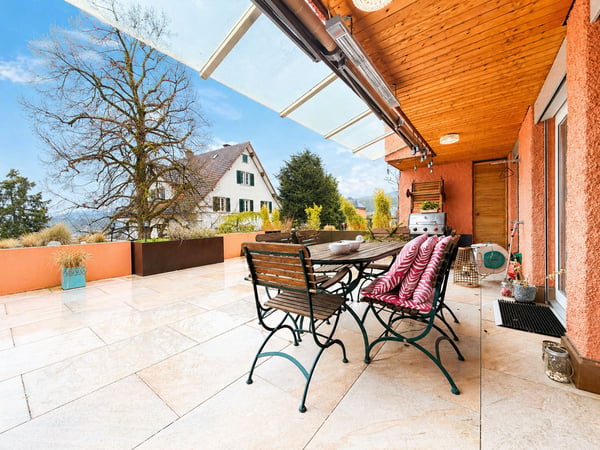 ATTRAKTIVE 5.5-ZIMMER-TERRASSENWOHNUNG MIT HERRLICHER SEESICHT 11