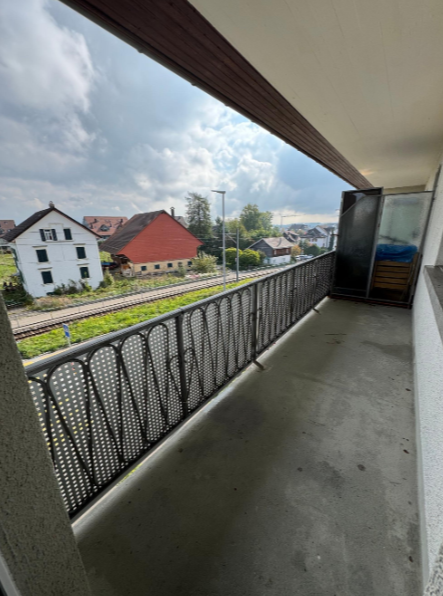 Charmante 4.5-Zimmer-Wohnung in sonnigem Wohnquartier Hinteregg 8