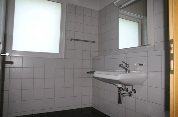 Moderne 2.5-Zimmer-Dachwohnung mit Terrasse in Zollikon 4