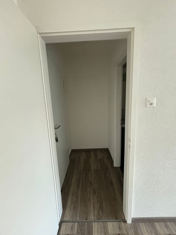 Moderne 1.5-Zimmer-Wohnung mit separater Küche an ruhiger Lage 6