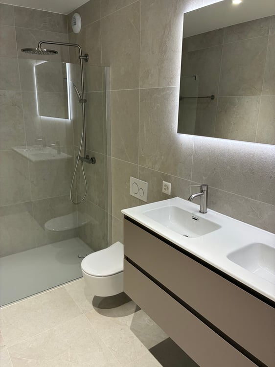 Appartement de standing neuf de 6 pièces avec loggia et parkings intérieurs à Vandœuvres 2