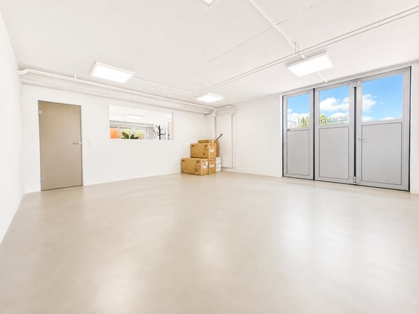 MODERNE INDUSTRIEHALLE MIT BÜROFLÄCHEN & 20 PARKPLÄTZEN IN KLEINDÖTTINGEN 2