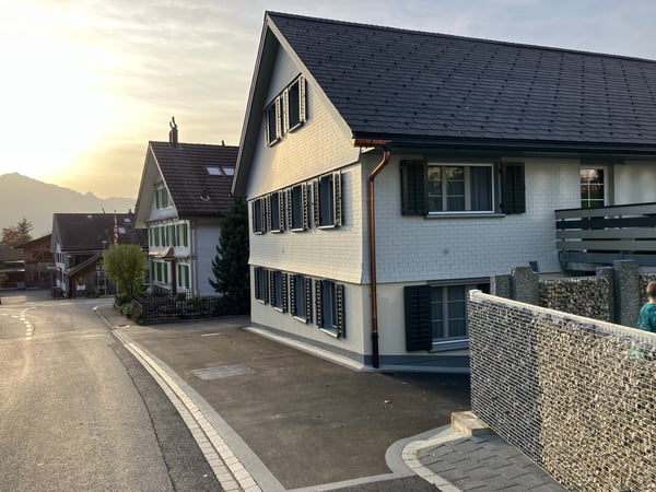 Moderne 3.5-Zimmer-Wohnung mit Balkon und herrlicher Aussicht in Maseltrangen 13