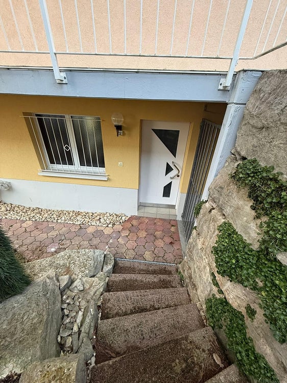Charmantes 6.5-Zimmer-Einfamilienhaus mit Aussicht in Rebstein 13