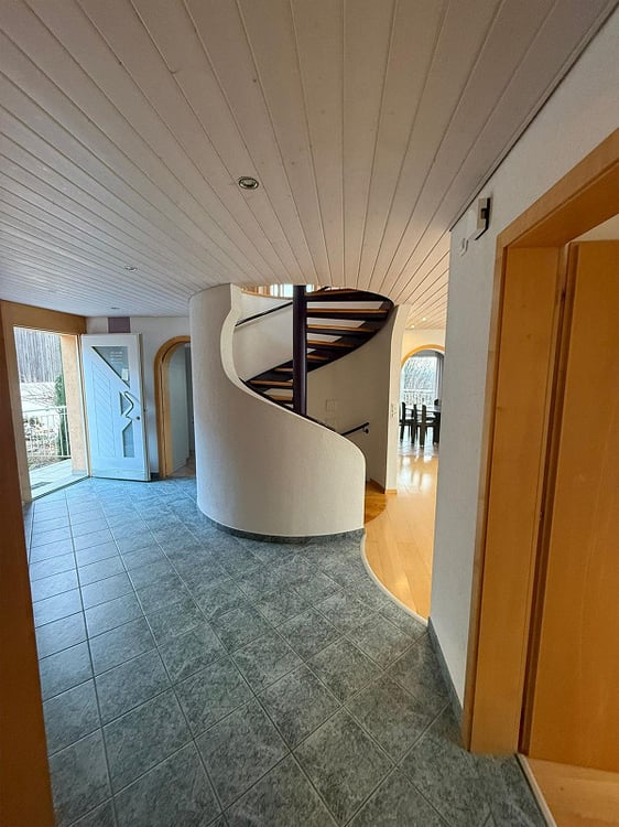 Charmantes 6.5-Zimmer-Einfamilienhaus mit Aussicht in Rebstein 3