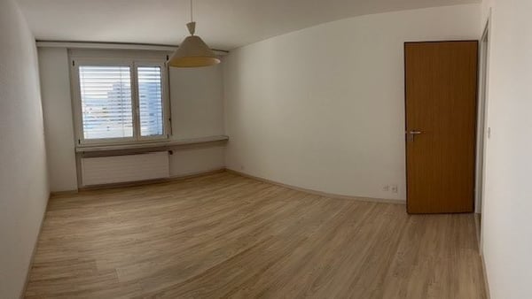 Schöne, grosszügige 5.5 Zimmer-Wohnung an ruhiger Lage nähe Schule und Einkaufsmöglichkeiten 10