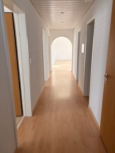 Schöne, grosszügige 5.5 Zimmer-Wohnung an ruhiger Lage nähe Schule und Einkaufsmöglichkeiten 4