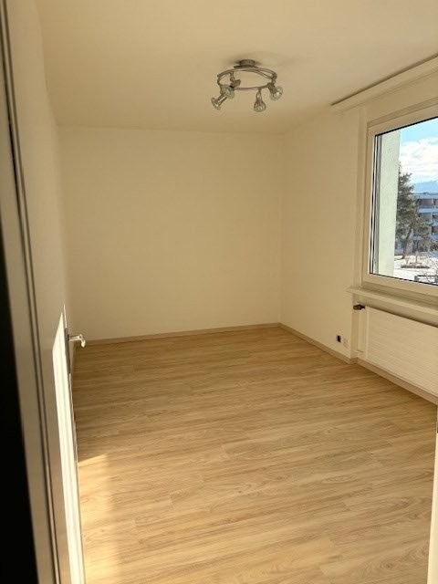 Schöne, grosszügige 5.5 Zimmer-Wohnung an ruhiger Lage nähe Schule und Einkaufsmöglichkeiten 12