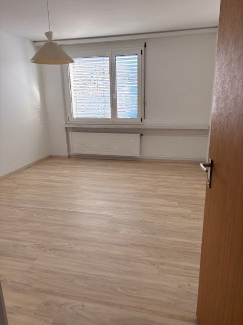 Schöne, grosszügige 5.5 Zimmer-Wohnung an ruhiger Lage nähe Schule und Einkaufsmöglichkeiten 8