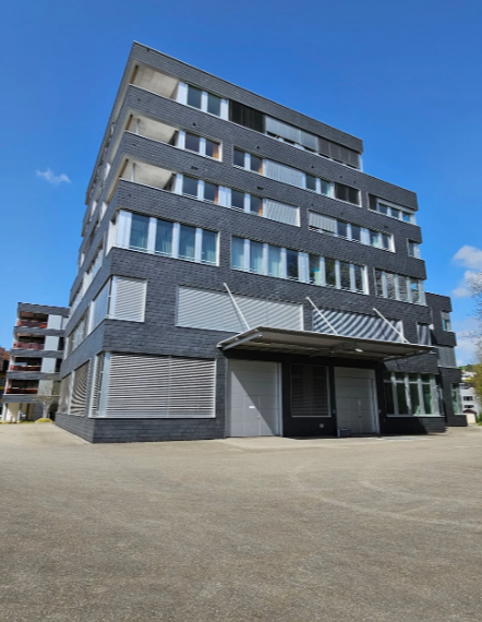 Moderne Gewerberäume mit 4.57 m Deckenhöhe 2