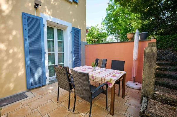 Exklusives Einfamilienhaus an sonniger und ruhiger Lage 2
