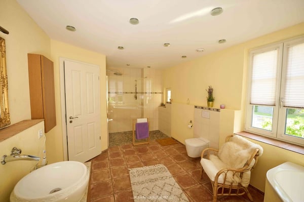 Exklusives Einfamilienhaus an sonniger und ruhiger Lage 5