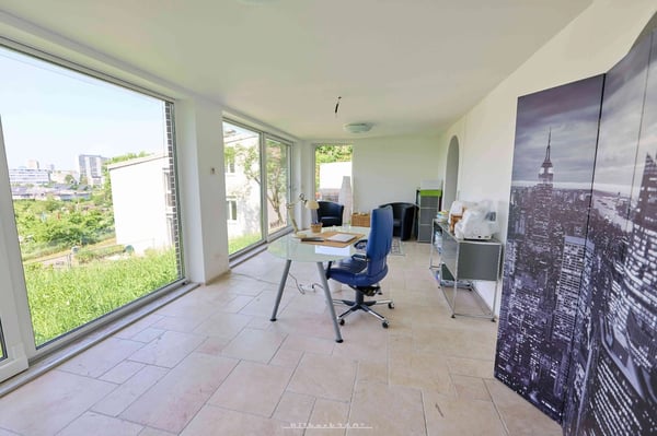 Exklusives Einfamilienhaus an sonniger und ruhiger Lage 9