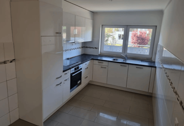 Moderne 4.5-Zimmer-Wohnung mit Balkon in Oberhofen AG 8