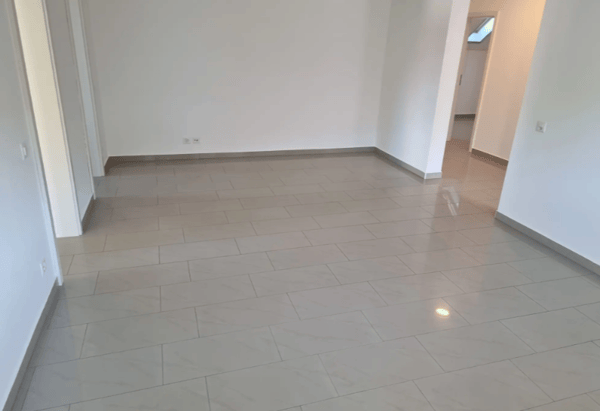 Moderne 4.5-Zimmer-Wohnung mit Balkon in Oberhofen AG 4
