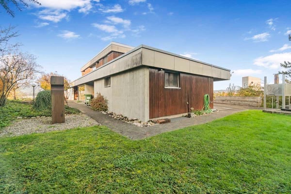Grosszügiges Architektenhaus mit Einliegerwohnung und Ausnützungsreserve 8