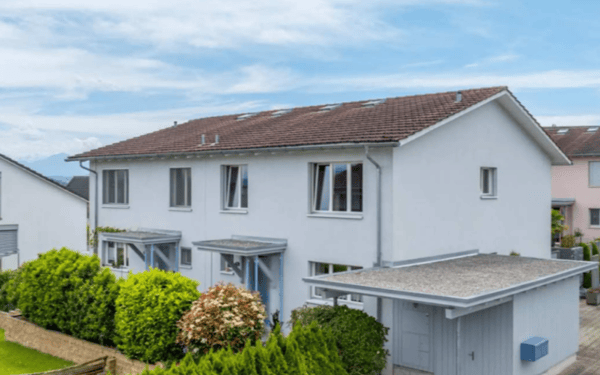 Charmante, top gepflegte 6.5-Zimmer-Doppeleinfamilienhaushälfte in Sins (AG) 2