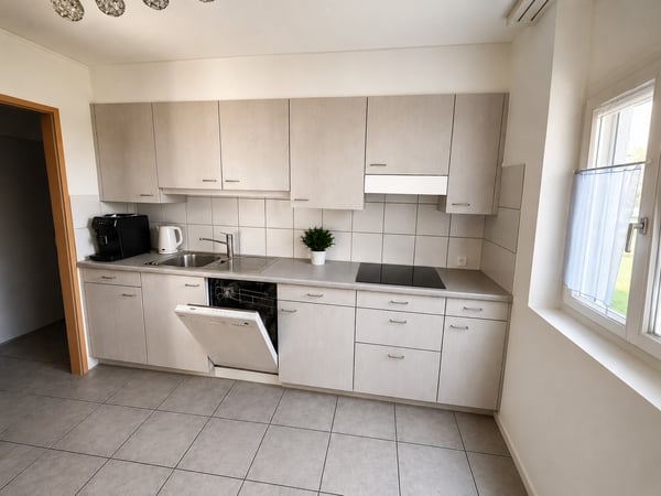 Attraktive 4.5-Zimmer-Wohnung mit Balkon, Garage und viel Stauraum 9