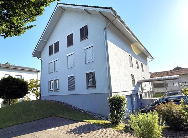 Attraktive 4.5-Zimmer-Wohnung mit Balkon, Garage und viel Stauraum 2