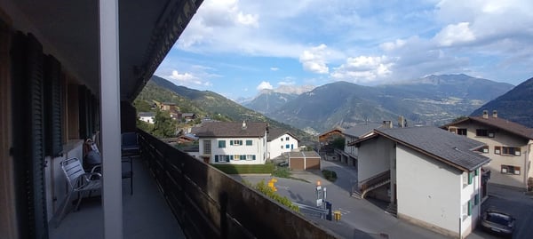 Sonnige 4.5-Zimmer-Wohnung | Balkon & Terrasse | Panoramablick | Haus-Sauna | auch als WG 21