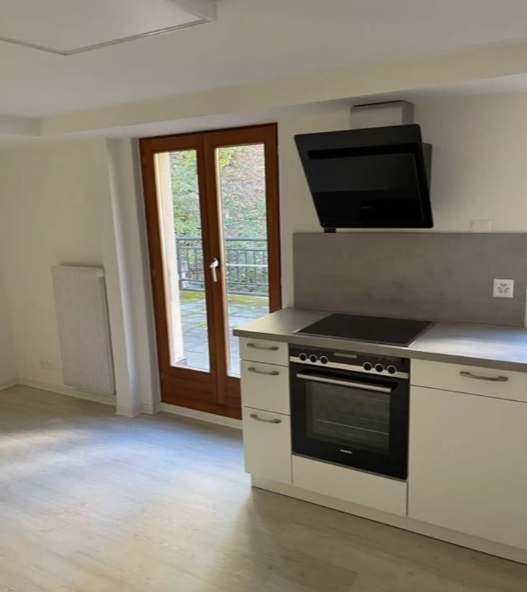 Sonnige 4.5-Zimmer-Wohnung | Balkon & Terrasse | Panoramablick | Haus-Sauna | auch als WG 9