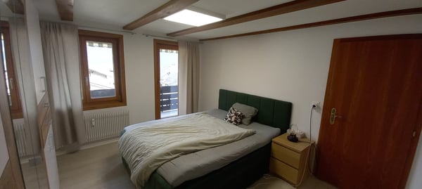 Sonnige 4.5-Zimmer-Wohnung | Balkon & Terrasse | Panoramablick | Haus-Sauna | auch als WG 6
